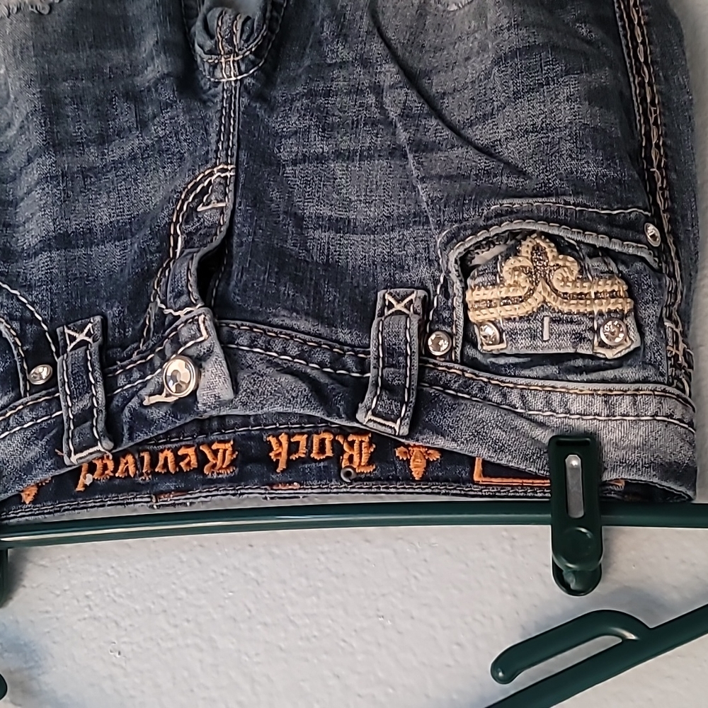 Rock Revival Crop Jeans - Picture 2 of 4
